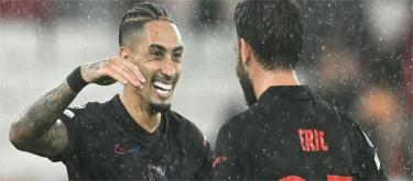 Champions League - Rafinha scored twice as Barcelona beat Benfica 5-4