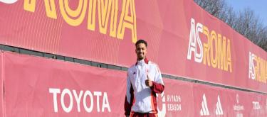 罗马与阿贾克斯后卫德维恩·伦斯签约4年半，转会费约600万欧