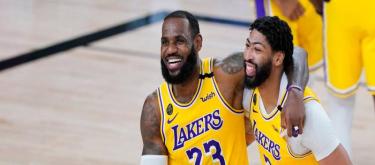 勒布朗·詹姆斯震惊安东尼·戴维斯被交易出去