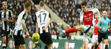English League Cup - Gordon scored as Newcastle beat Arsenal 2-0