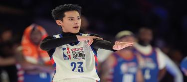 Wang Hedi played in the NBA Celebrity Game again and contributed 2 points to help the team win