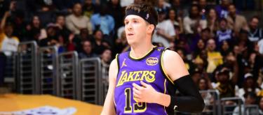 Austin Reaves out with right calf discomfort vs. Los Angeles Clippers