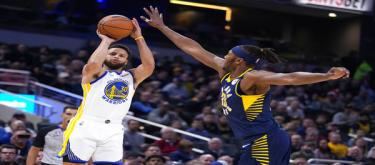 库里三分手感火热 轰40分率勇士险胜篮网