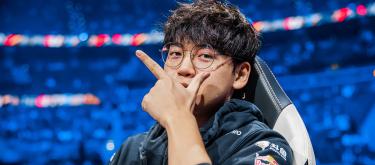 不满Smash因Gumayusi归队后被下放，粉丝网暴T1 CEO  乔·马尔什..