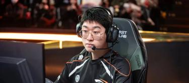 The incident of Zeus leaving the team fermented greatly, with fans first attacking the T1 team and then demanding that the CEO resign and apologize.