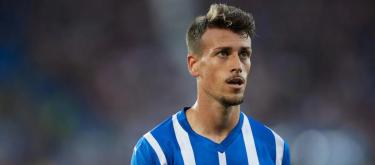 姆巴佩因严重犯规被红牌罚下，赛后向队友和布兰科道歉