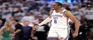 Leonard achieved a historical record: 20+5+1 steal and 3-point shooting 40%+ for three consecutive seasons, second in NBA history