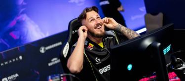 NAVI narrowly wins and advances into the BLAST Austin Major playoffs