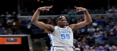 普雷舍斯·阿丘瓦沦为底薪球员？考验教练执教能力的关键时刻