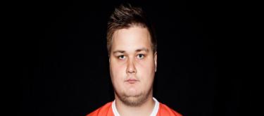 G2 officially announced that it has demoted the commander Snax to the bench