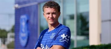 Van Schul signs first professional contract with Everton and eyes first team
