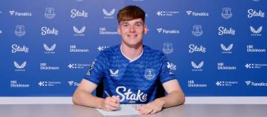 Callum Bates signs new Everton contract until 2027