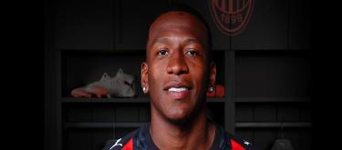 AC米兰签下布莱顿左后卫埃斯图皮尼安，合约为期5年