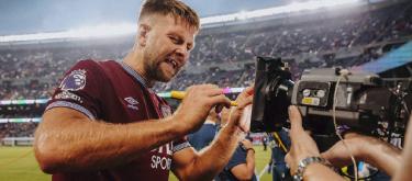 尼克拉斯·菲尔克鲁格表示球队目前的氛围非常融洽，大家都很享受一起共处的时光