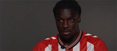 与桑德兰续约至2030年　梅恩达：我已准备好迎接英超的挑战