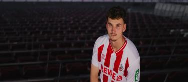 Cologne officially announced the signing of 21-year-old center back Raf van den Berg on a five-year contract