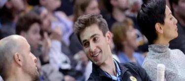 多家媒体确认，肯特·拉科布已卸任勇士篮球发展副总裁一职