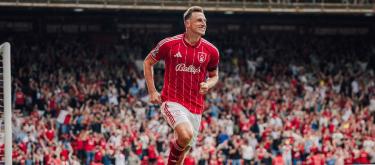 克里斯·伍德认为球队整体发挥非常出色，并希望接下来也能保持这种势头