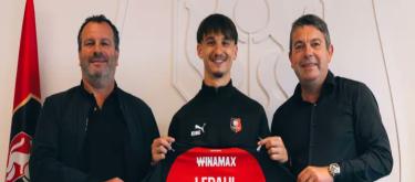 Rennes officially announced the signing of Angers center forward Le Paul on a four-year contract