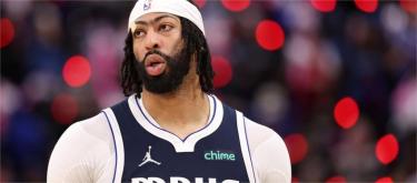 攻防能力兼备　克莱·汤普森称赞安东尼·戴维斯是非常强劲的大前锋