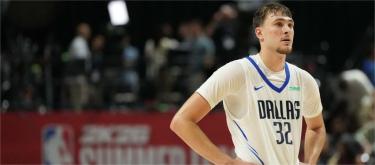 独行侠名宿诺维茨基鼓励库珀·弗拉格要努力向资深队友学习