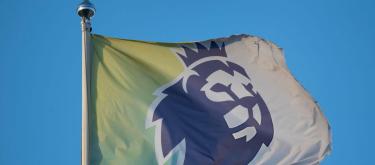 伦敦大都会警察局正式向因涉嫌惯性性侵未成年少女多年的某英超球会老板发出逮捕令..