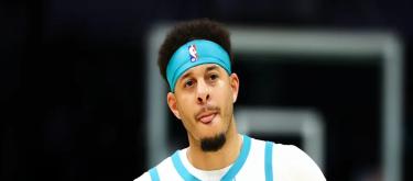 Warriors officially waived Seth Curry and will re-sign him next month