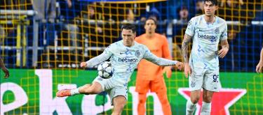 彼得·泽林斯基称赞球队在比赛中的发挥堪称完美，体现了高水平的战术与技术