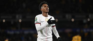 埃斯特旺·威廉表示感谢球迷们的支持与喜爱，并希望通过场上的表现回馈大家