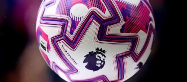 一名知名经纪人因持枪威胁一名英超球员而被伦敦警察厅逮捕。