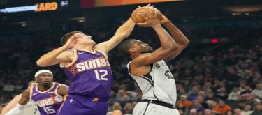 Booker and Brooks combined for 49 points as the Suns rallied to defeat the Spurs 111-102, securing their third consecutive win.