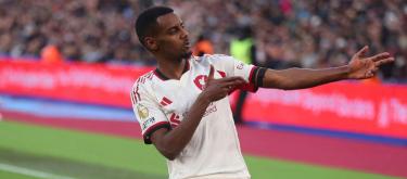 ◤Premier League◢ Alexander Isak scores and ends goal drought as Liverpool return to winning ways with a 0-2 away win against 10-men West Ham United..