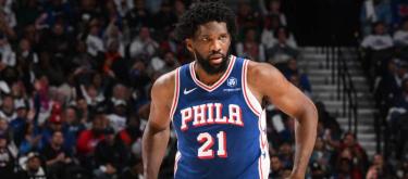 乔尔·恩比德缺席9场后重返76人阵容