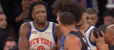 奥兰多魔术队后卫德斯蒙德·贝恩因向纽约尼克斯队前锋OG·阿努诺比投掷篮球而被罚款35000美元。