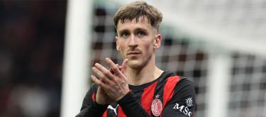 AC米兰与比利时国脚边锋阿莱克西斯·萨勒马克斯完成续约..