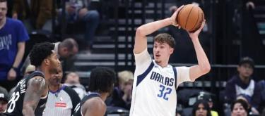 18-year-old rookie Cooper Flagg scored 42 points, becoming the youngest player in history to achieve this feat.