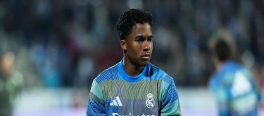 Real Madrid striker André Nedric joins Lyon on loan, without a buy option.