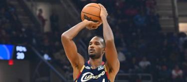 Evan Mobley made an early return and quickly contributed 14 points.