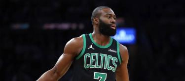 Jaylen Brown scores 30+ points in 8 consecutive games, setting a new franchise record.