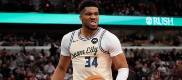 雄鹿球星扬尼斯·阿德托昆博强势回归砍下29分