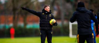 罗布·爱德华兹清楚对阵纽卡斯尔联将是一场艰难的比赛，但同时也坦言球队对此充满期待