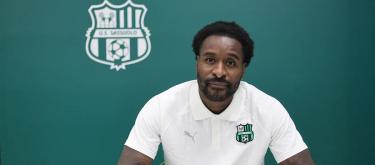 佛罗伦萨的安哥拉国脚前锋姆巴拉·恩佐拉租借加盟萨索洛。