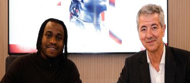 Atletico Madrid officially announced the signing of Atalanta attacker Lookman, with Vargas and Mendoza also joining the team at the same time.