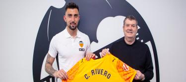 Official: Valencia have extended goalkeeper Cristian Rivero's contract until 2027.