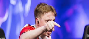 被下放一个月后，Nemiga指挥1eeR官宣重返首发阵容