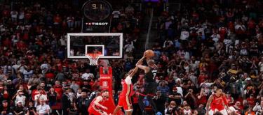 Murray scored 35 points in a losing effort as the Rockets narrowly defeated the Pelicans 107-105.