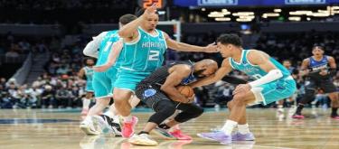 White scored 27 points as the Hornets easily defeated the Magic 130-111.