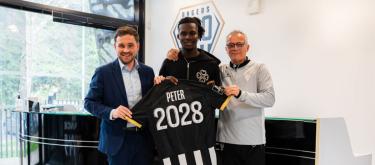 Angers completes contract extension with France U19s international striker Prosper Peter..