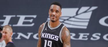Official: The Sacramento Kings have used their injury exception to sign swingman Jeffries to a 10-day contract.