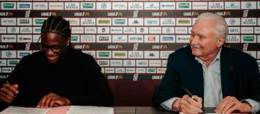 梅斯队与刚果民主共和国U21国家队前锋内森·姆巴拉签下了他的第一份职业合同。